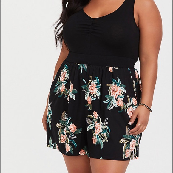Two torrid Rompers. - Picture 2 of 2